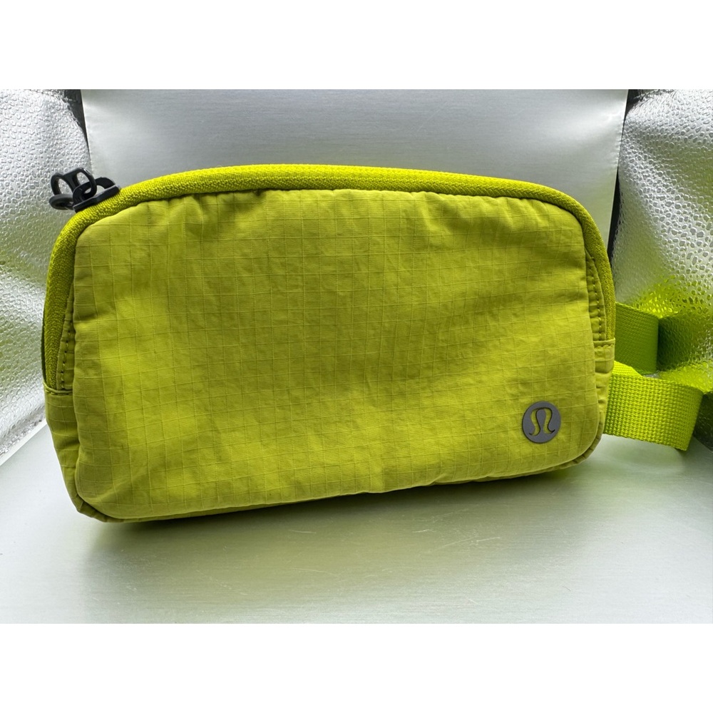 Lululemon Athletica Lime Green Belt Bag Fannypack Bright Neon